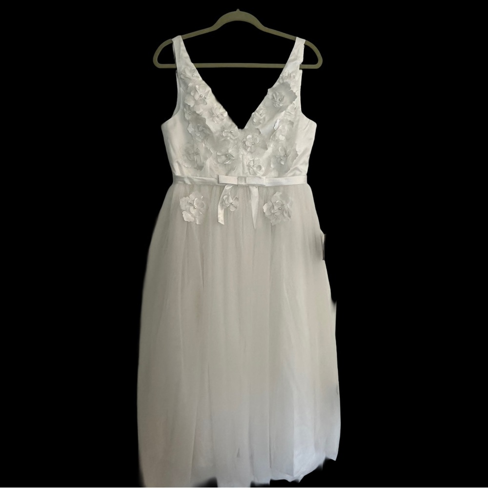 Elegant White Floral Dress NWT